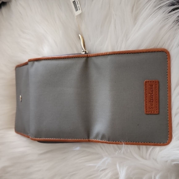 Switzerland Women's Wallet with Several CC Storage Space - Picture 2 of 11